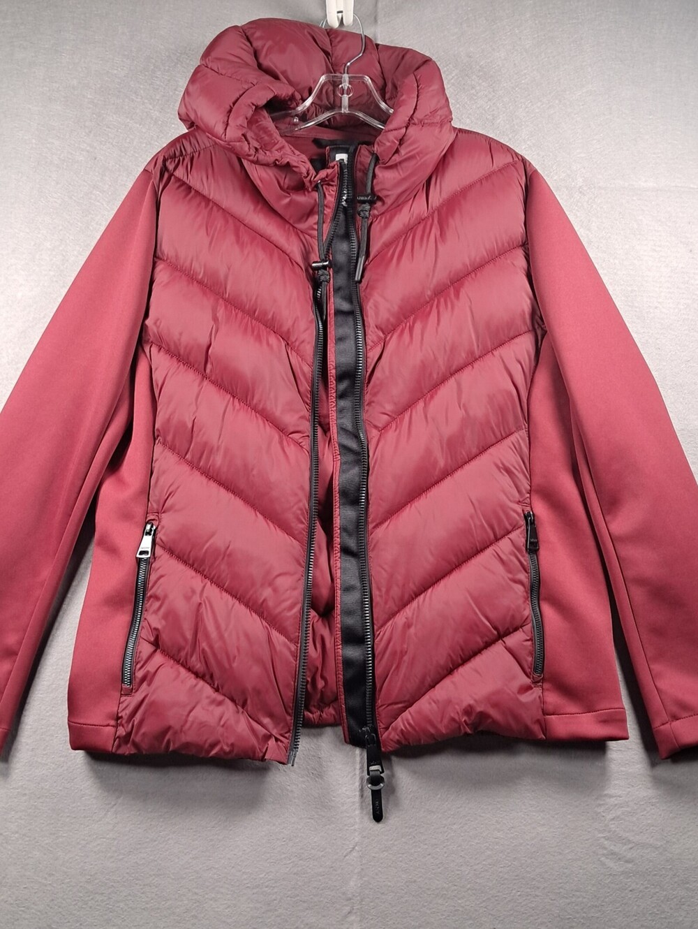 DKNY Women’s Mixed Media Puffer Jacket XL Burgundy Hooded Chevron
